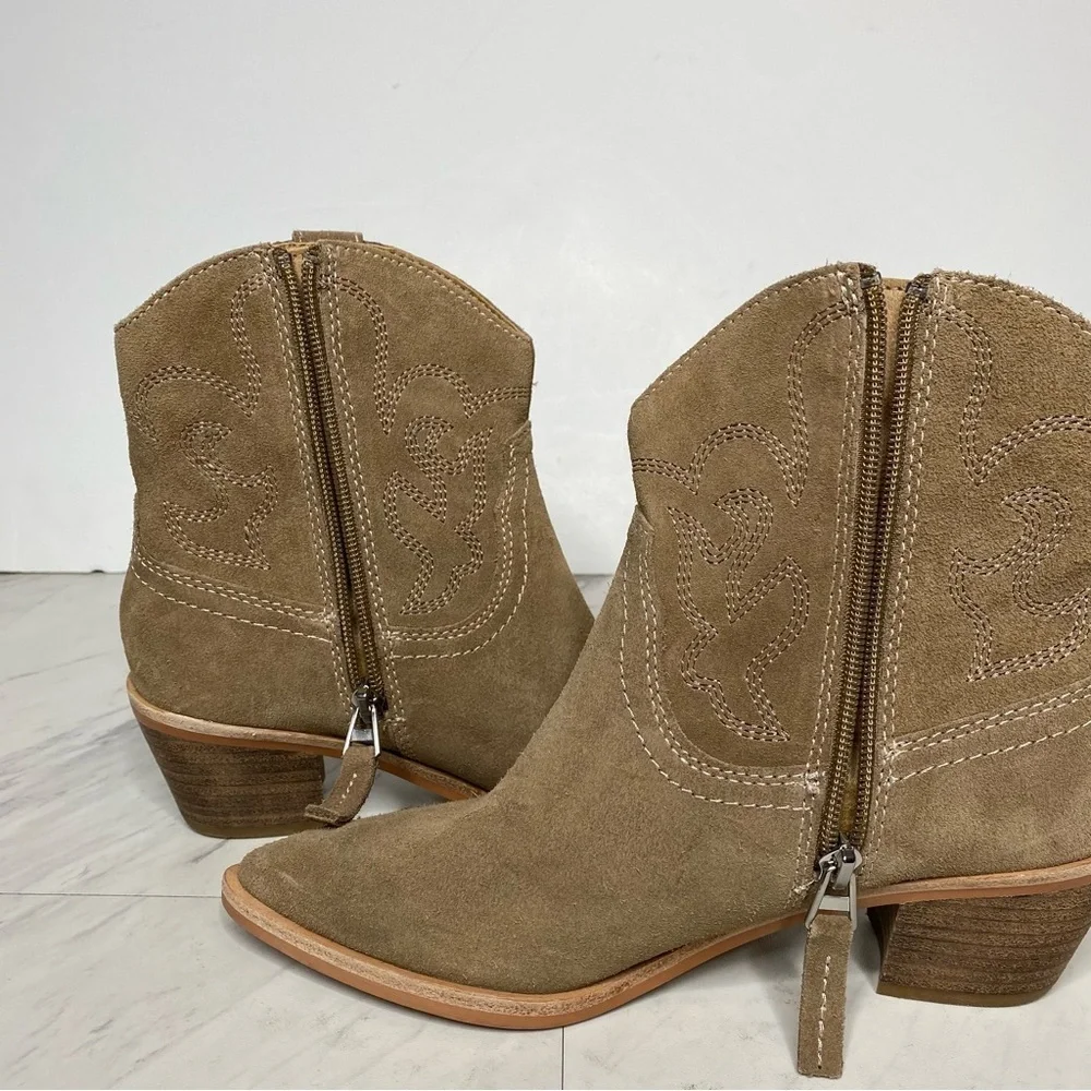 New! Dolce Vita Solow Tan Suede Western Bootie 6